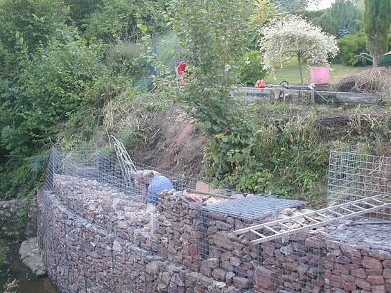 building a retaining wall with gabions