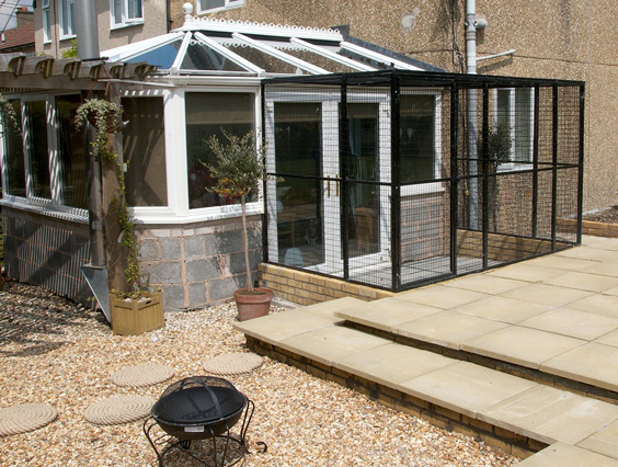 conservatory-outdoor-aviary