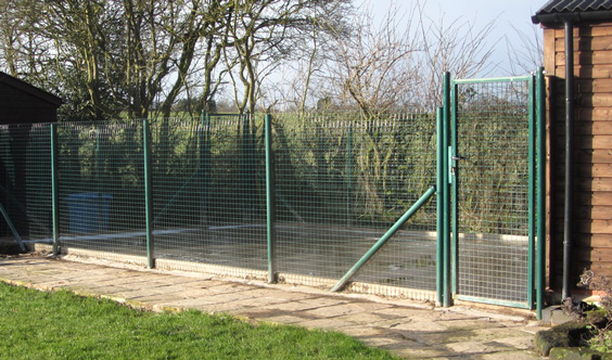 Metal post fencing image