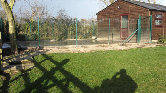 metal fencing for dogs image